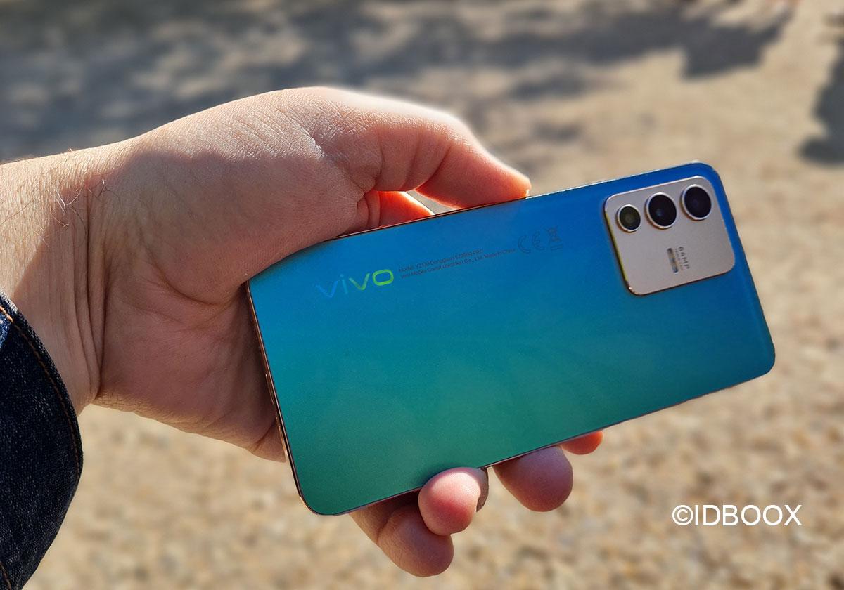 Test du Vivo V23 5G : un selfie phone au pays de l'or bleu – Top